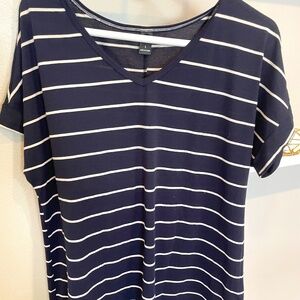 Emery Rose Women’s Size Large Navy & White Striped V-Neck Shirt NWOT